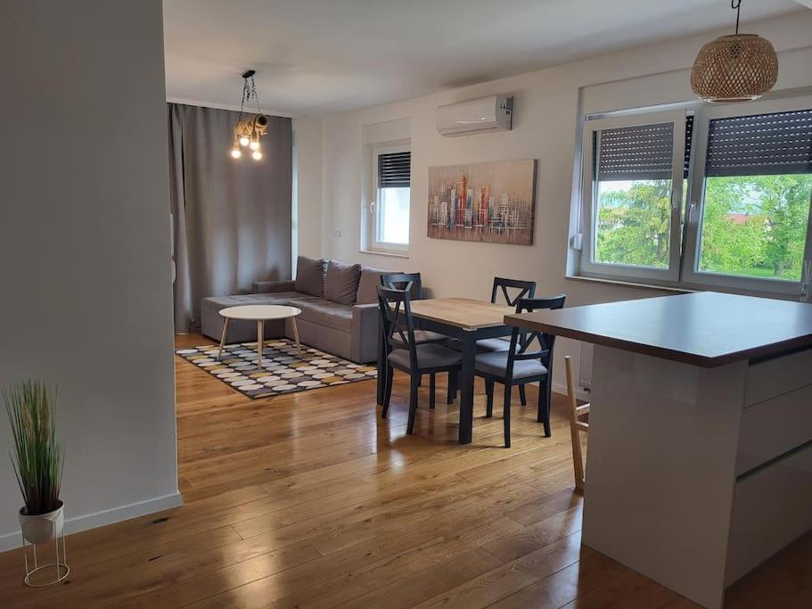 Novoureden Stan Apartment เวลิคาโกริตซา ภายนอก รูปภาพ